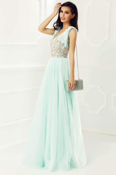 Rochie LaDonna mint de ocazie in clos cu decolteu adanc din tul captusita pe interior cu insertii de broderie