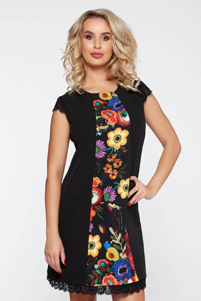 Rochie neagra eleganta cu croi in a cu imprimeuri florale din stofa usor elastica cu aplicatii de dantela