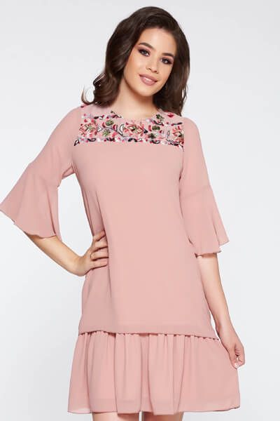 Rochie rosa eleganta cu croi larg material subtire cu tul broderie in fata