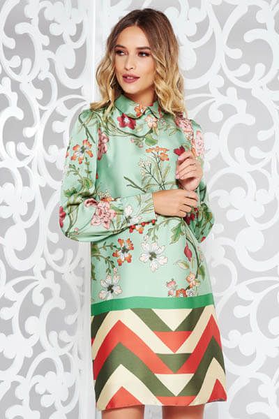 Rochie PrettyGirl verde eleganta cu croi larg cu imprimeu floral din material satinat