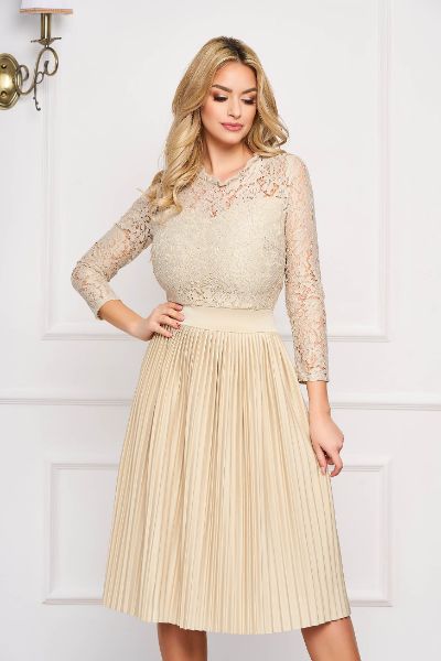 Rochie SunShine crem midi de ocazie din dantela in clos cu elastic in talie si pliuri de material