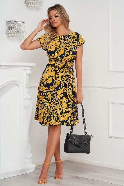 Rochie midi in clos din material subtire cu cordon detasabil si decolteu rotunjit