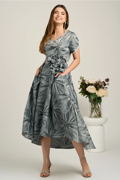 Rochie lunga gri din brocard in clos cu imprimeu si floare maxi detasabila - LaDonna
