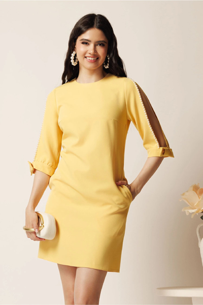 Rochie scurta galbena din stofa cu croi drept si perle pe maneci - Moze