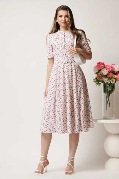 Rochie DY Fashion midi alba in clos din triplu voal cu floricele roz si curea in talie
