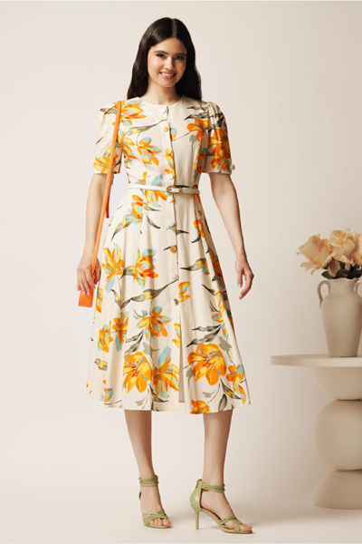 Rochie DY Fashion midi ivory in clos cu imprimeuri portocalii si curea in talie